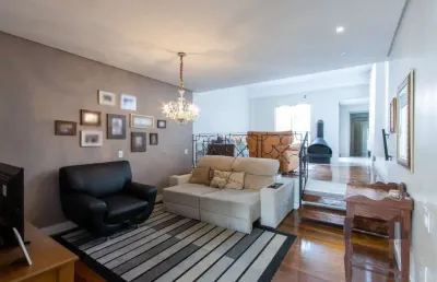 Apartamento de  186,66m2, 4 dormitórios, 1 suíte, 3 banheiros, 4 vagas,no bairro