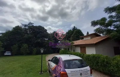 Casa e galpão para locação localizada no bairro pinhau, em cabreúva/sp.