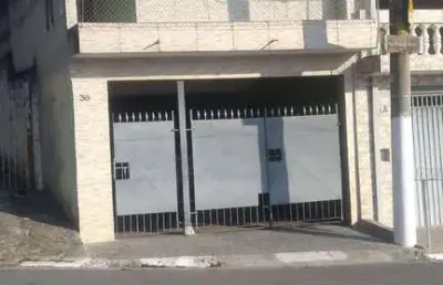 Sobrado ao lado bradesco matriz - 2 dormitórios com edícula