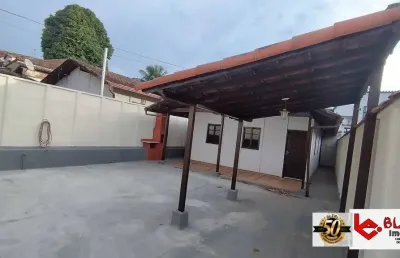 Casa com 2 quartos para alugar na Rua Martinho de Campos, 88, Santa Cruz, Rio de Janeiro