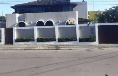 Casa com dois pavimentos em área nobre de santa cruz - rj