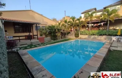 Linda casa  em vila residencial de 03 quartos em santa cruz - rj