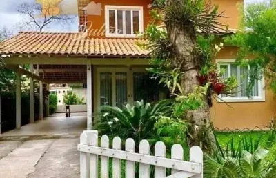 Casa duplex com sala, 2 suítes no bairro extensão do bosque em rio das ostras rj