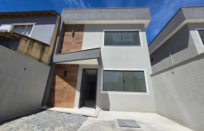 Casa duplex com 3 quartos sendo 2 suítes, a venda no village, rio das ostras, rj