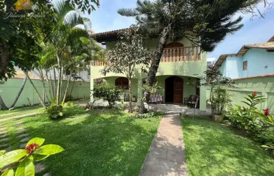 Linda casa com 8 quartos em terreno com 560m², a 200 mts da praia de costazul, rio das ostras, rj