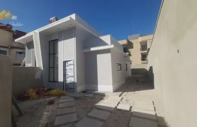Casa linear com 3 quartos sendo 1 suíte no bairro enseada das gaivotas em rio das ostras rj