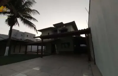 Casa duplex com 5 quartos sendo 2 suítes no bairro enseada das gaivotas em rio das ostras rj