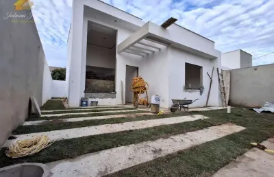 Casa linear com 3 quartos sendo 1 suíte a venda no bairro enseada das gaivotas em rio das ostras rj