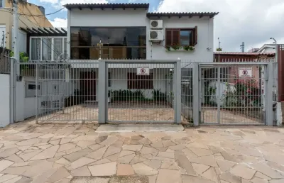 Casa com 7 quartos à venda na rua luzitana, 824, higienópolis, porto alegre por r$ 1.380.000
