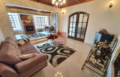 Um refúgio na saúde: sua nova casa de 224m² (estuda permuta na saúde)