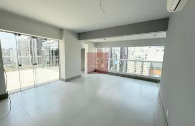 Apartamento com 121m², reformado, 2 dormitórios, sendo 2 suítes, 2 vagas.