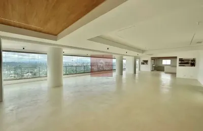Espetacular cobertura duplex com 838 metros e elevador interno