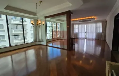 Um apartamento por andar com total privacidade no campo belo