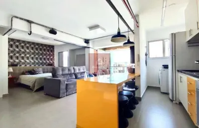 Apartamento com 45m², mobiliado e equipado, 1 dormitório, andar alto, fora de rota, 1 vaga.