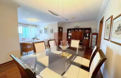 Apartamento com 164,8m², 4 dormitórios, sendo 1 suíte, 2 vagas fixas e paralelas.