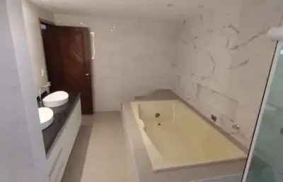 Casa duplex em ponto estratégico em itapebussu / guarapari - es