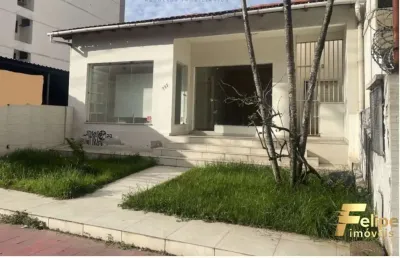 Casa à venda na av champagnat - praia da costa - vila velha / es