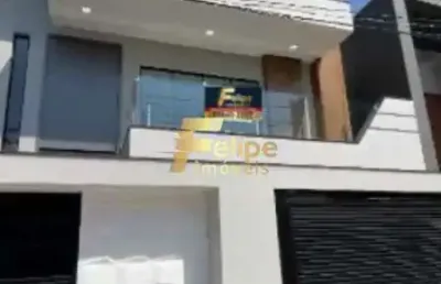 Casa de alto padrão com 3 quartos na praia do morro.