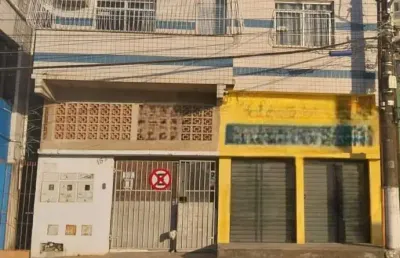 Grande casa com 1 loja comercial no centro de guarapari