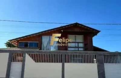Esta é a oportunidade que você estava esperando! uma casa ampla e espaçosa, perfeita para acomodar toda a sua família e amigos.