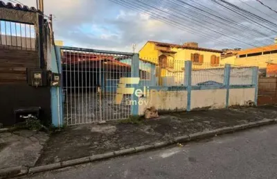 Exclente casa disponível para locação por temporada ou anual, localizada na praia do morro em guarapari/es!