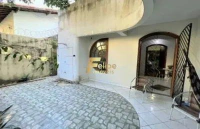 Não perca tempo e venha conhecer esta linda e enorme casa de 02 pavimentos na enseada do suá em vitória/es!