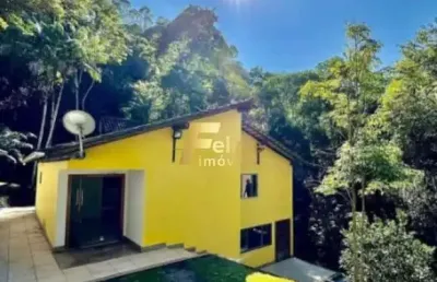 Linda casa de campo duplex à venda em condomínio na região das montanhas capixabas!