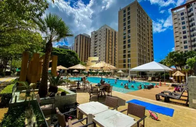 Apartamento com lazer de clube e vista mar na mata da praia.