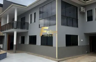 Belíssima e espaçosa casa com piscina à venda em santana, cariacica/es!