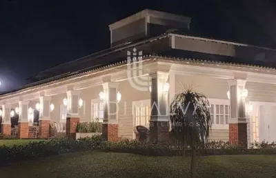 Casa de alto padrão com 4 suítes, piscina, amplo quintal, pomar e muito mais