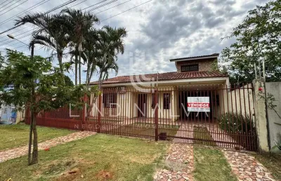 Casa com piscina e 3 dormitórios no jardim lancaster ii.