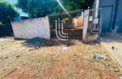 Casa com 2 quartos e amplo quintal no jardim evangélico, próxima a itaipu