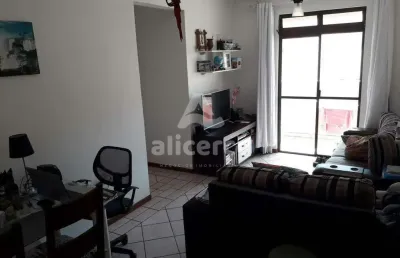 Apartamento com 02 dormitórios, sacada, garagem privativa a 100m da ponte hercílio luz
