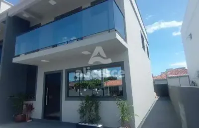 Sobrado à venda com 3 quartos 1 suíte, 112m² em praia do sonho palhoça