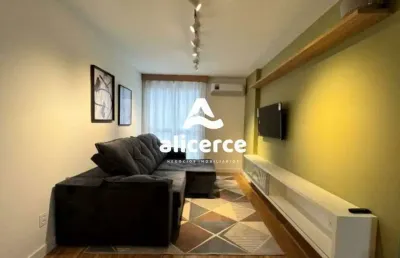 Apartamento de dois 2 dormitórios totalmente mobiiado no centro de florianópolis /sc
