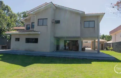 Casa com amplo quintal, 580m2 de area construida. montada, decorada em interlagos-vv