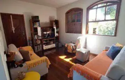 Apto com cara de casa: amplo, arejado e bem localizado!