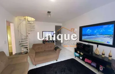 Excelente cobertura triplex próxima à praia do forte!