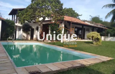 Casa linear com amplo terreno e vista para a lagoa!
