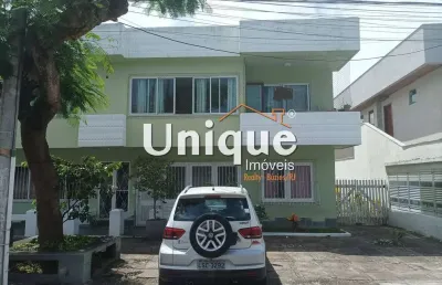 Apartamento em condomínio no portinho - cabo frio, à venda por r$320.000,00