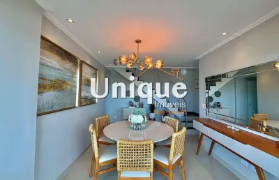 Cobertura duplex à poucos metros da praia do forte, disponível para venda.