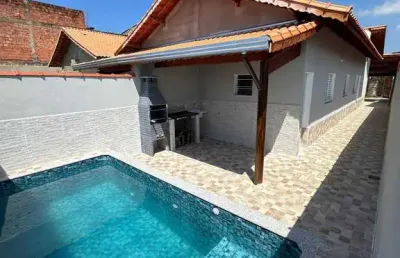 Casa nova 2 dormitórios com piscina no bairro jardim praia grande, mongaguá/sp