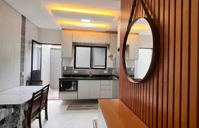 Sobrado 2 dormitórios em condomínio mobiliado - maracanã/ praia grande