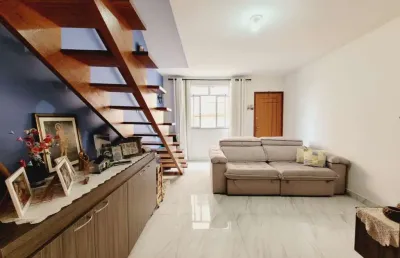 Casa com 2 quartos à venda na Rua Sueny Sacconi, Monte Castelo, Juiz de Fora