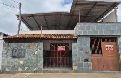 Casa com 3 quartos à venda na Rua Orestes Fabiano Alves, São Pedro, Juiz de Fora