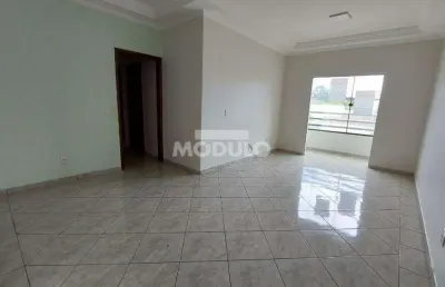 Apartamento com 3 quartos para alugar na Rua Patrulheiro Osmar Tavares, --, Santa Mônica, Uberlândia