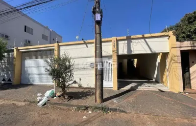 Casa residencial para locação no bairro santa mônica.