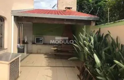 Casa residencial para locação no bairro santa mônica