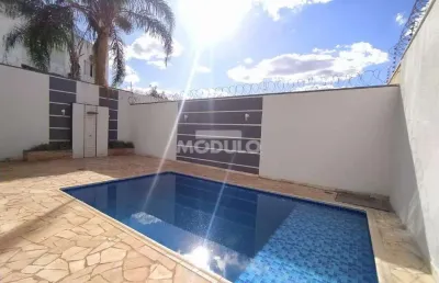 Casa residencial para locação no bairro city uberlândia com 3 suítes