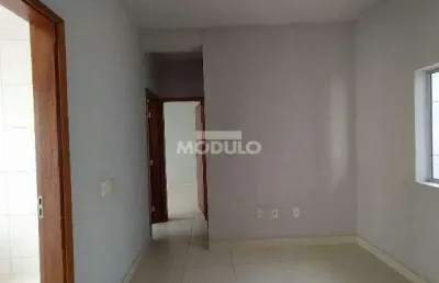 Apartamento com 2 quartos para alugar na Rua Aelza Amélia Pereira, --, Jardim Ipanema I, Uberlândia